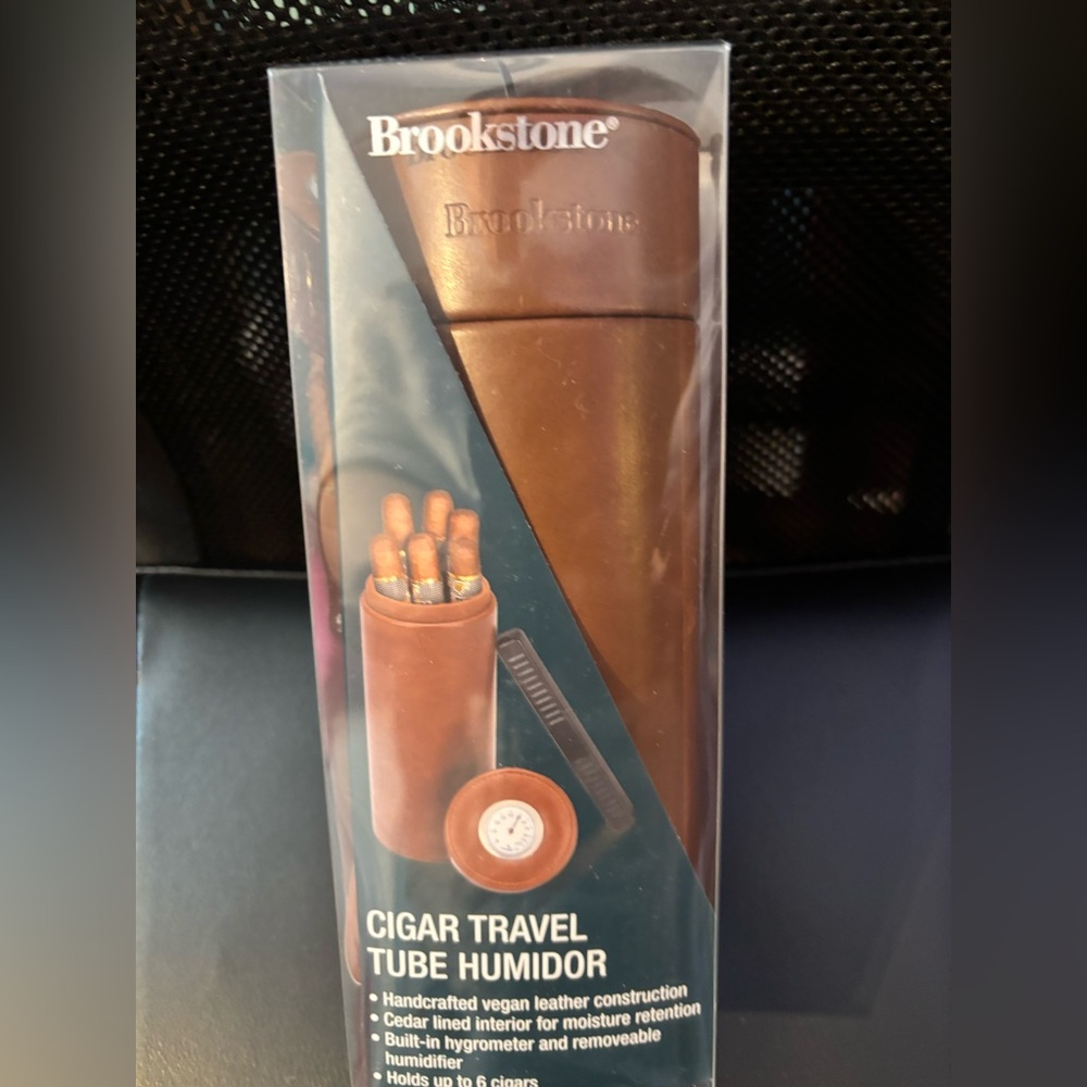 Brookstone travel humidor NIP